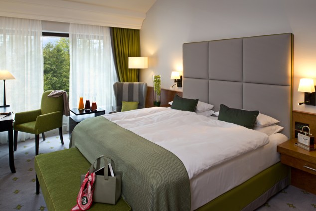 Kempinski Hotel Frankfurt Gravenbruch_Grand Deluxe room green 2.jpg